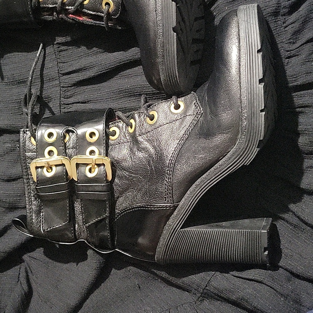 Guess leather shoes size 6